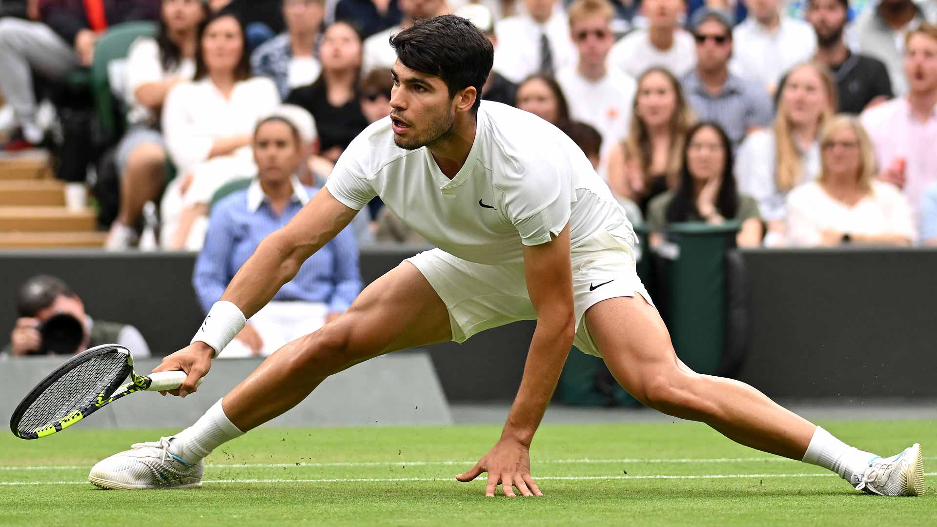 Alcaraz vence Medvedev na semifinal de Wimbledon 2024