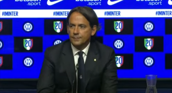 Simone Inzaghi foi escolhido como o melhor treinador da temporada na Itália