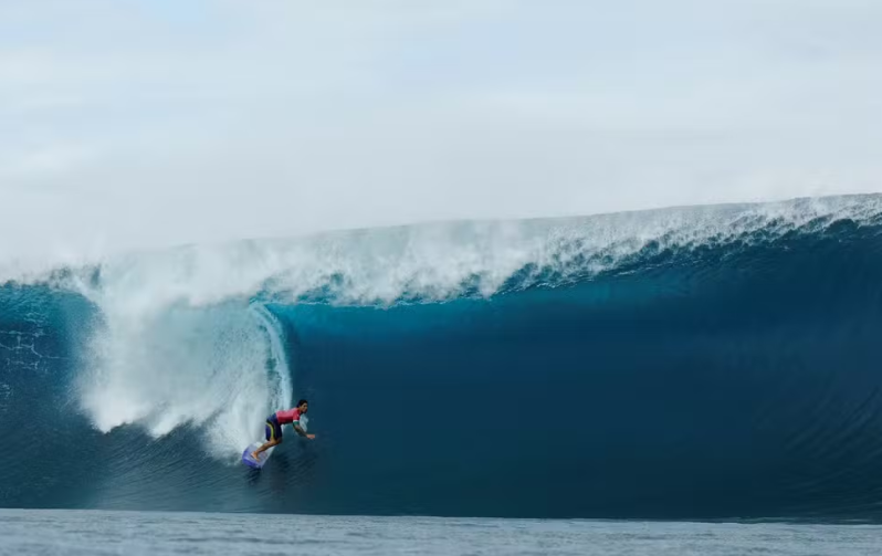 Gabriel Medina e João Chianca avançam nas Olimpíadas