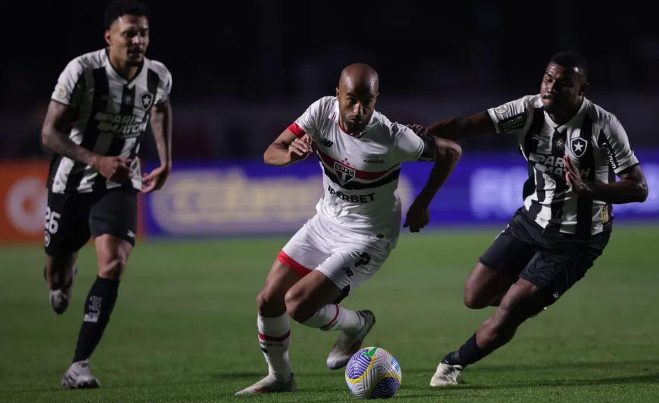 Botafogo empata com São Paulo e assegura o primeiro lugar no turno do Brasileirão