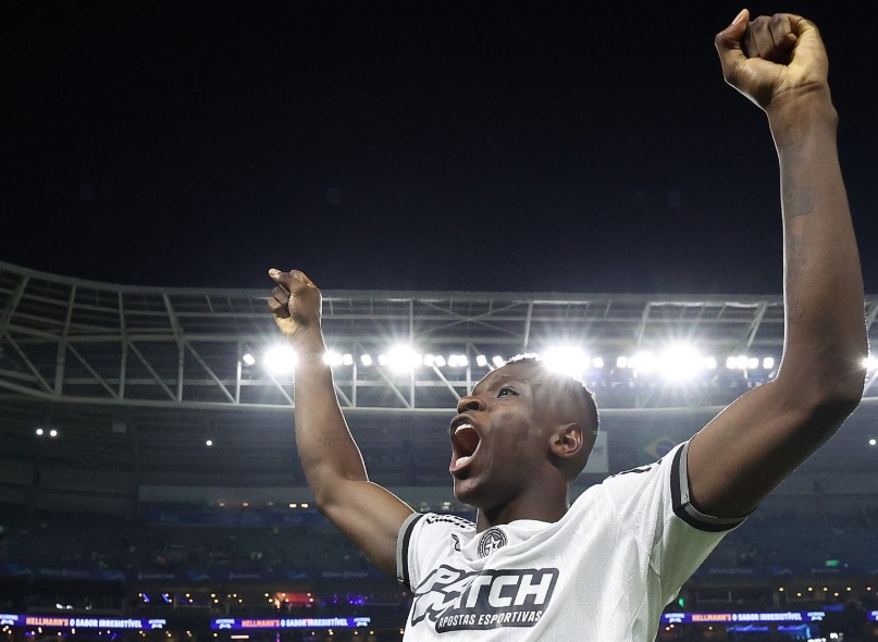 Luiz Henrique festeja a vitória do Glorioso