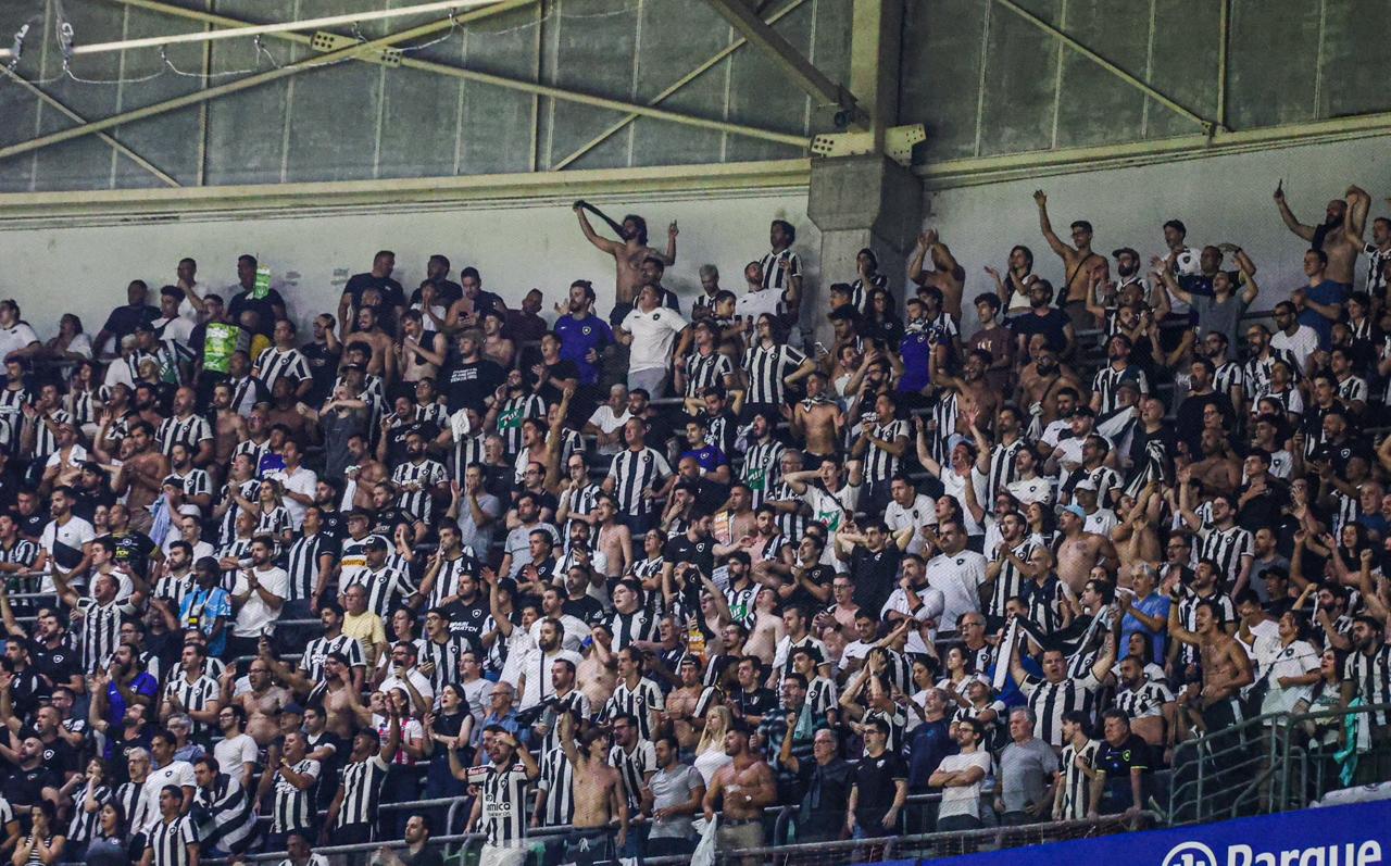 A torcida do Fogão fez a festa no Allianz