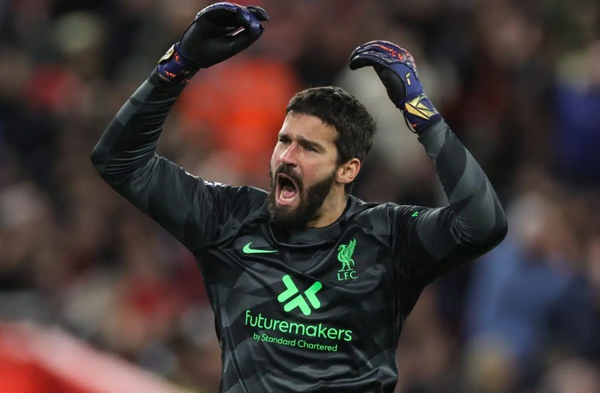 O goleiro brasileiro Alisson, do Liverpool