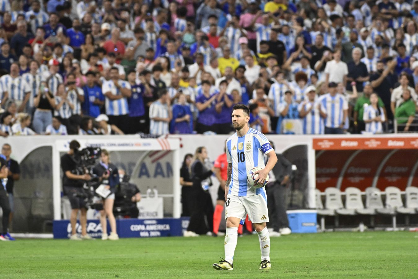 Lionel Messi é o jogador mais condecorado da história do futebol