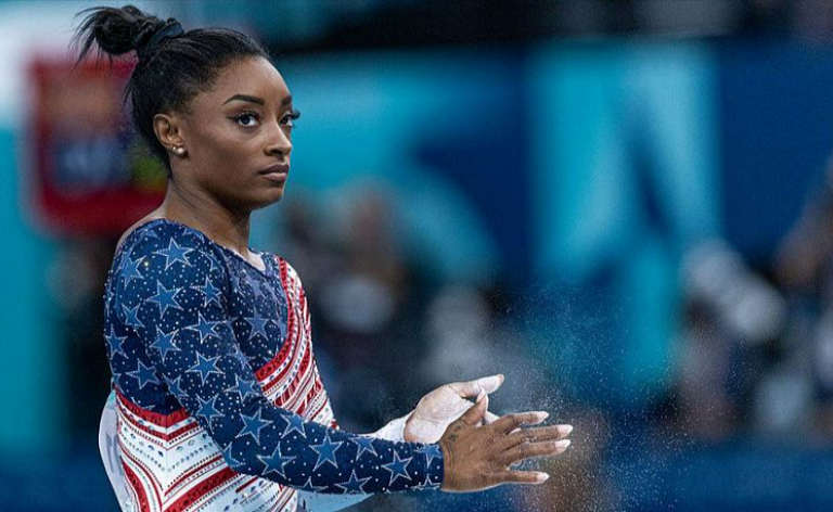 Simone Biles pede aos jornalistas que parem de perguntar aos atletas sobre os planos futuros para as Olimpíadas