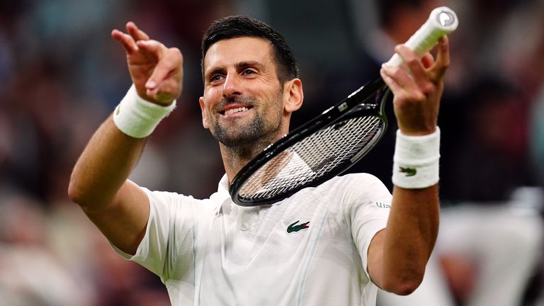 Novak Djokovic vence Musetti e enfrenta Alcaraz na final de Wimbledon