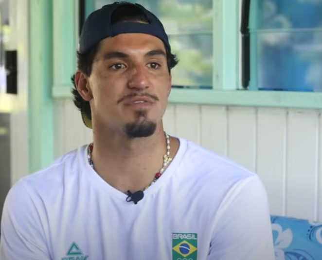 Gabriel Medina dedica medalha ao padrasto