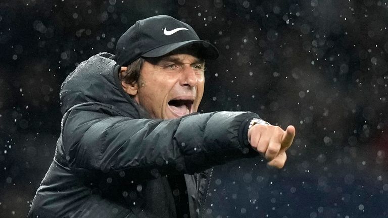 Antonio Conte é o novo técnico do Napoli