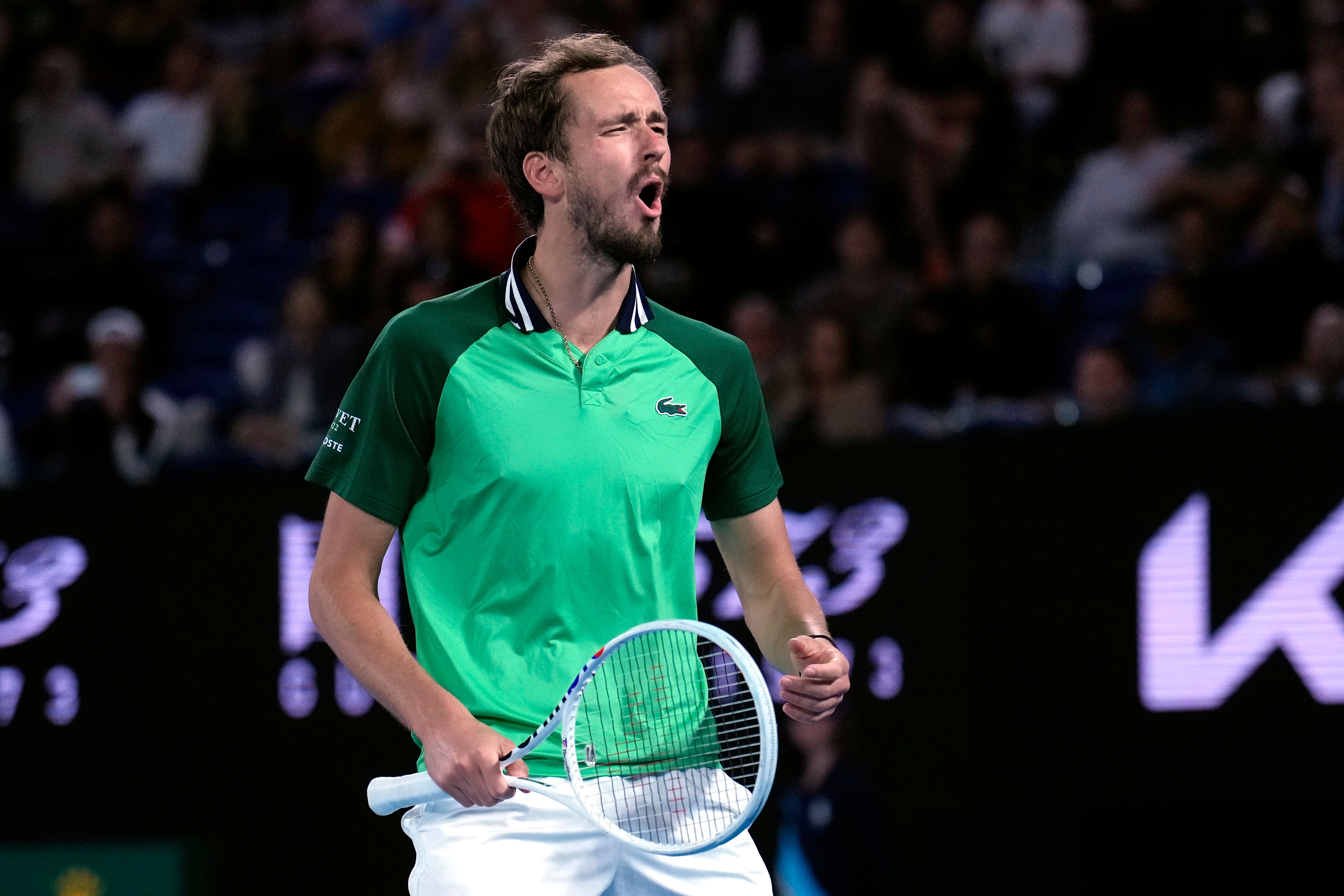 Medvedev derrotou o italiano Sinner em cinco sets para chegar à semifinal de Wimbledon