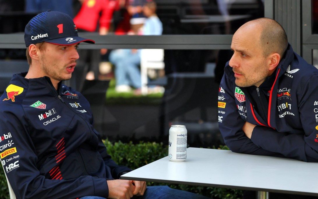 Ferrari Team Leader Vasseur Attempts to Lure Verstappen’s Engineer Lambias into the Fold