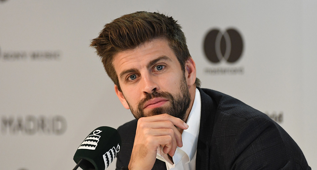 Gerard Pique Falls Into Pit While Giving Autographs