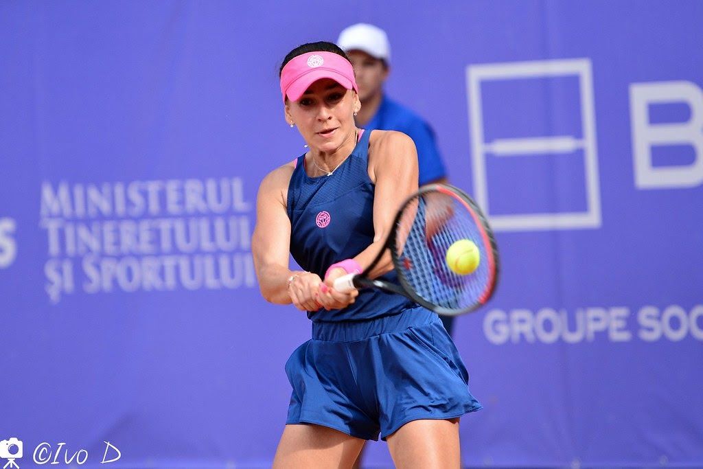 Irina Bara stuns compatriot Irina-Camelia Begu