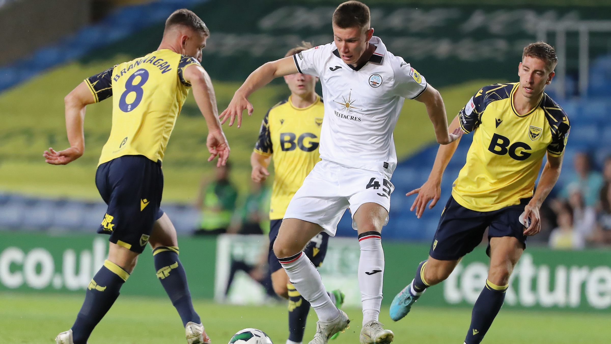 Oxford United vs. Swansea. Pronostico, Apuestas y Cuotas│2 de noviembre de 2024