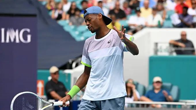 Eubanks vs Tsitsipas. Pronostico, Apuestas y Cuotas│10 de julio de 2023  