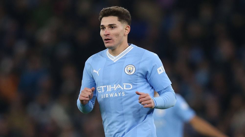 Man City Looks to Replace Alvarez in January Transfer Window