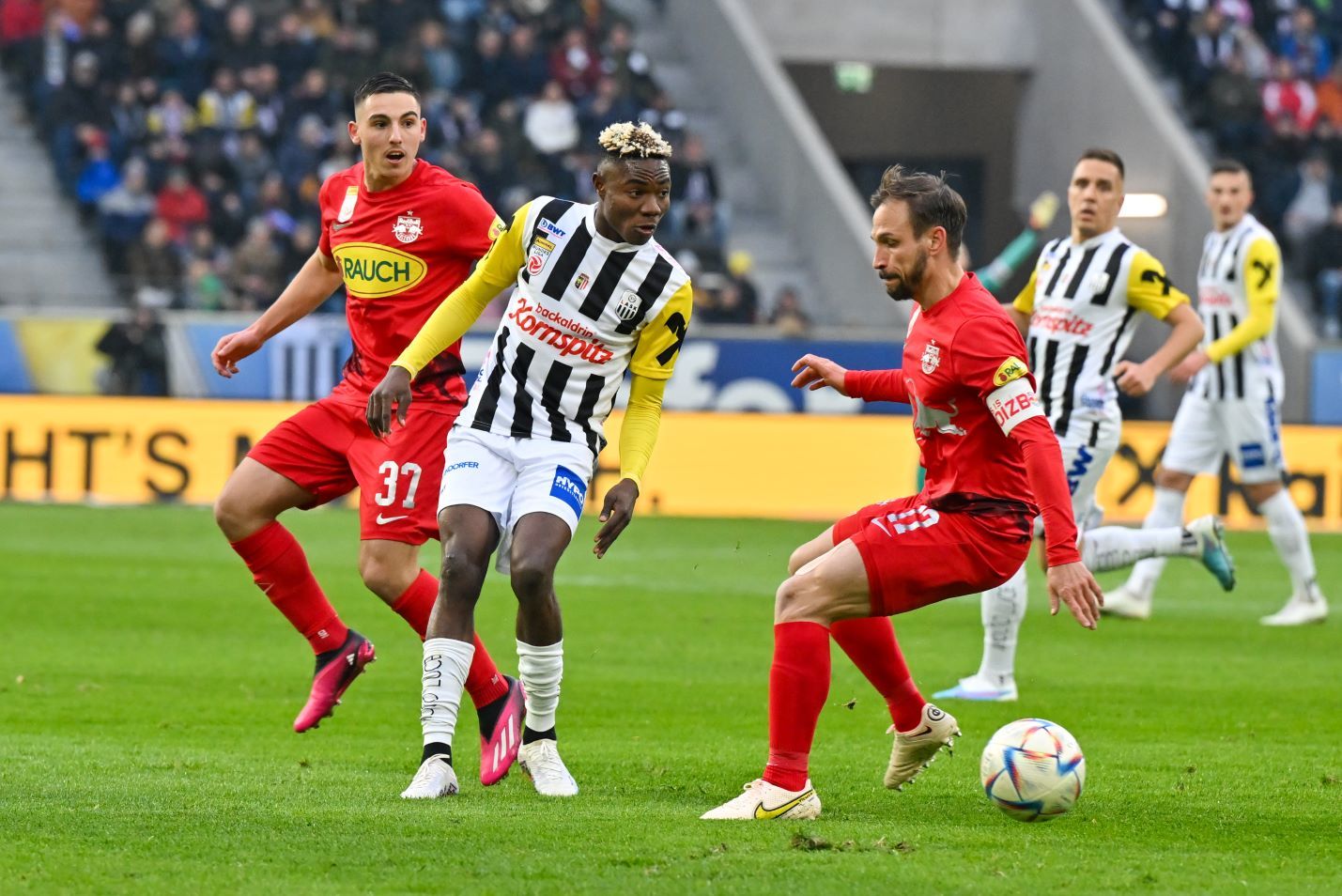 LASK Linz vs Red Bull Salzburg Prediction, Betting Tips & Odds │12 APRIL, 2024