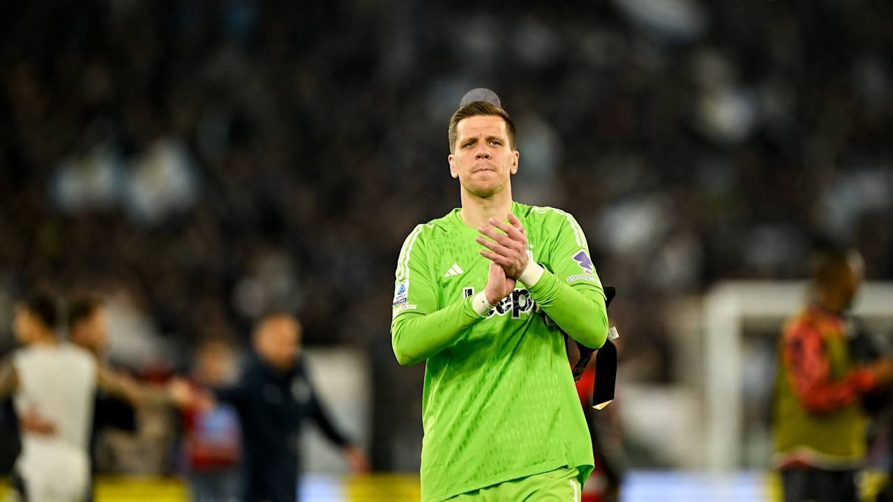 Former Polish National Team Goalkeeper Szczęsny Signs with Barcelona