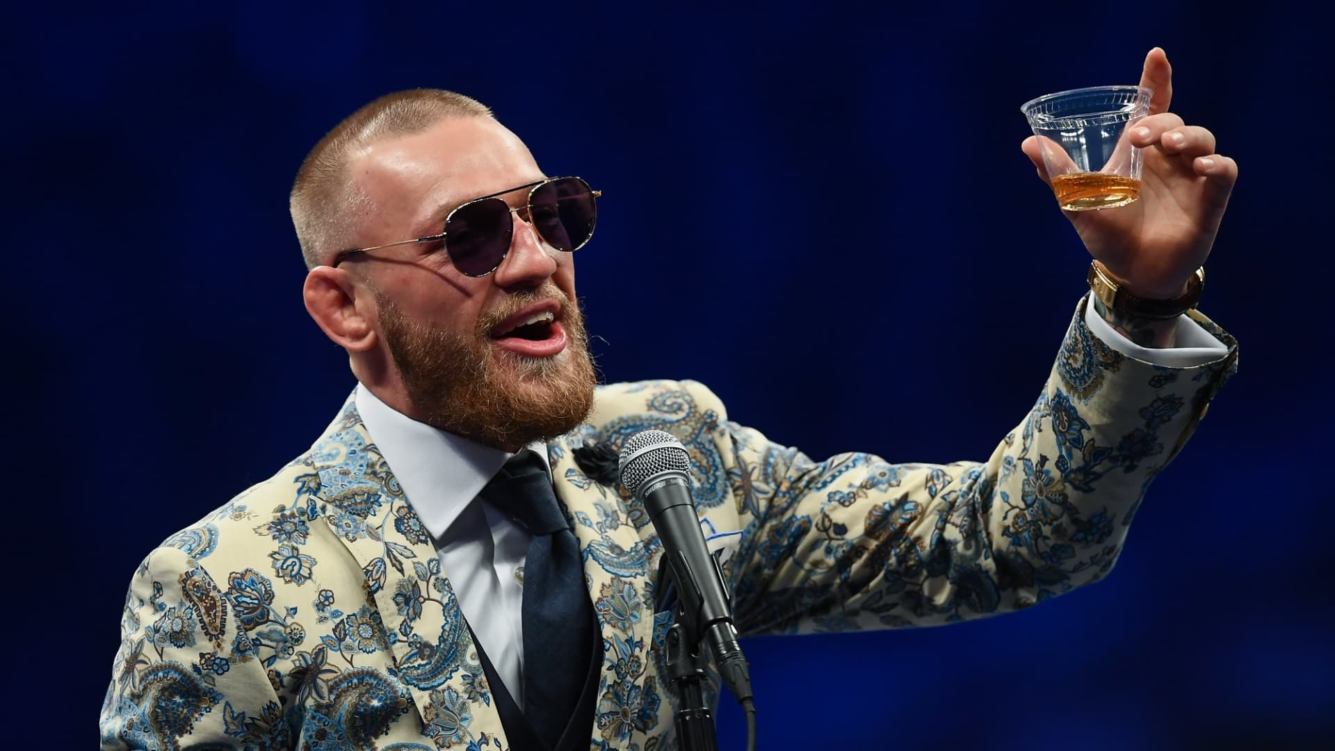 Former UFC Champion McGregor Meets Snoop Dogg