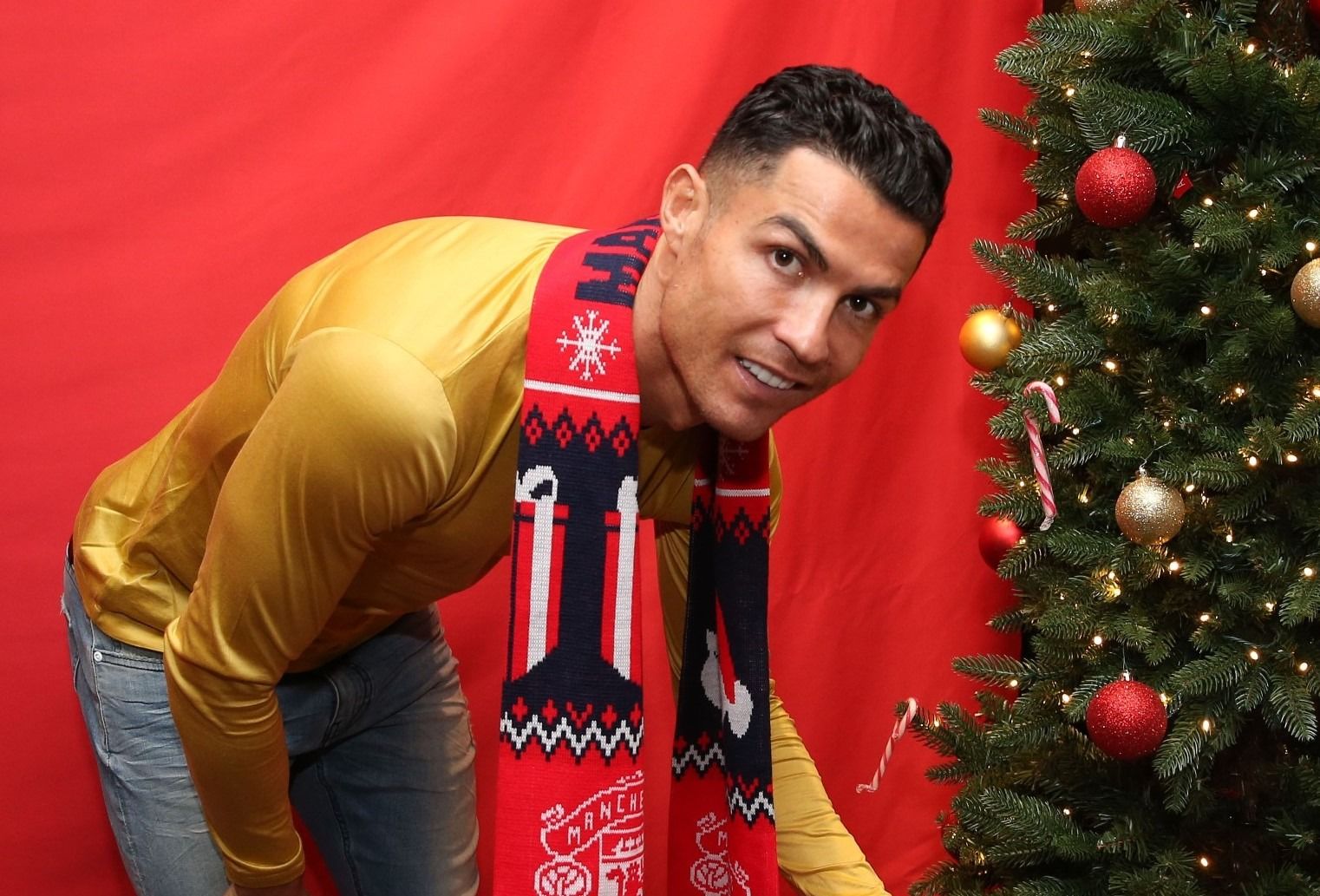 Ronaldo and Family Meet Santa Claus in Finland