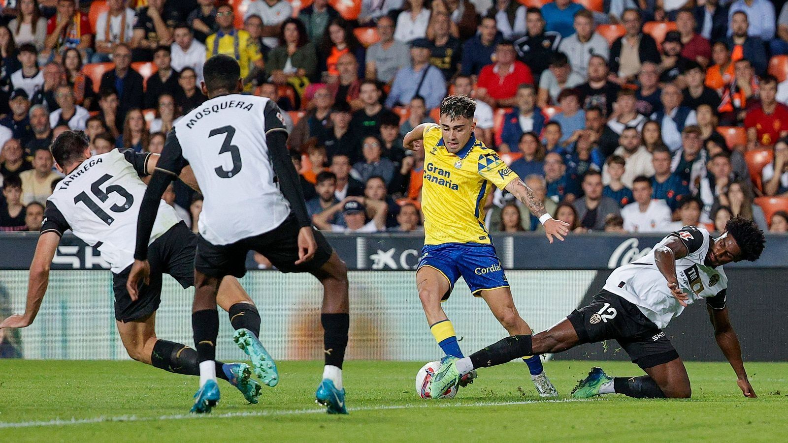 El Valencia vive tiempos duros y la afición teme por el descenso